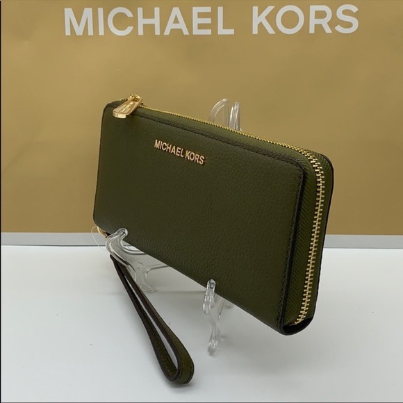 Michael Kors Large Jet Set Travel Continental Wristlet Phone Holder Wallet
Olive - Picture 16 of 16